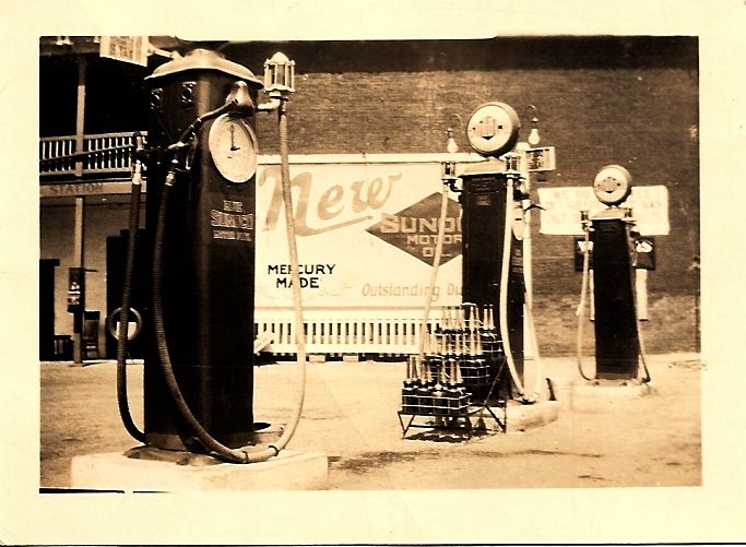 Page's gas pump 1931.jpg