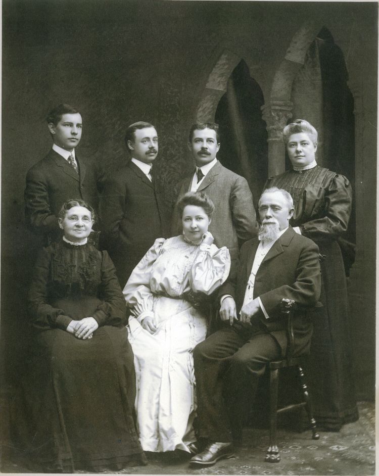 1-Wigman Family circa 1905 rs.jpg