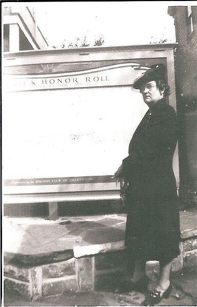 File:Mrs. George Quel.jpg