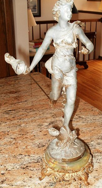 File:2-Newel Post Statue rs.jpg