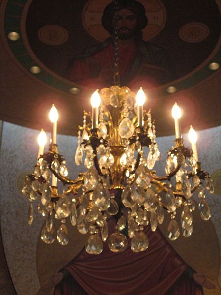 File:St. Pius Chandelier 8.jpg