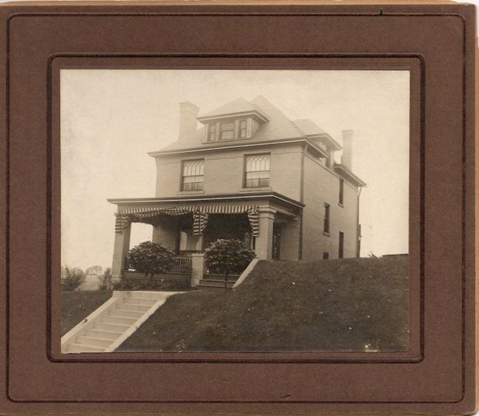File:Mystery House in Carrick.jpg
