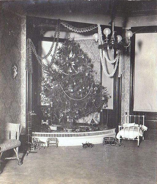 File:1-Christmas circac 1904 rs.jpg